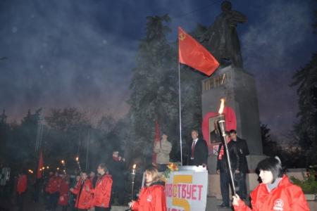 «Да здравствует Великая Октябрьская социалистическая революция!» Праздничные мероприятия в Ростове-на-Дону