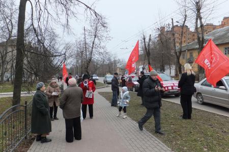 Калужские коммунисты провели автопробег против роста цен