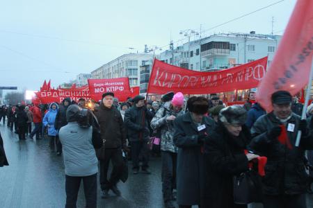 В Екатеринбурге прошла праздничная демонстрация, посвященная 95-летию Великой Октябрьской революции