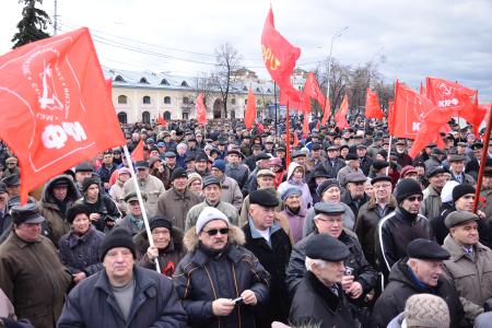 2,5 тысячи человек митинговали в Рязани в 95-ю годовщину Октябрьской революции