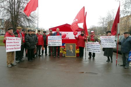 Тамбовская область. Котовск. Коммунисты поздравили ветеранов партии