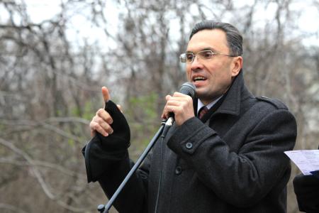 Москва. Митинг протеста против застройки сада имени Травникова
