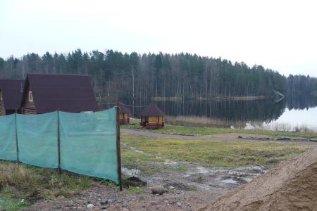 Петербургские природозащитники совместно с активистами движения «Русский лад» расследуют детектив: «Кто украл берег озера?»