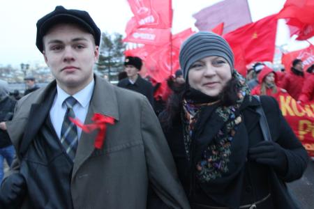 В Екатеринбурге прошла праздничная демонстрация, посвященная 95-летию Великой Октябрьской революции