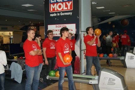 Волгоград. Коммунисты провели чемпионат по боулингу  