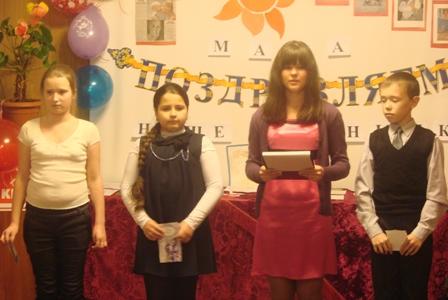 «Мама – наше солнышко». Коммунисты Магадана провели праздничный концерт