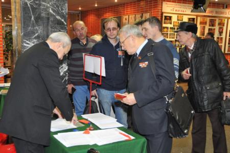 День секретаря. В Москве состоялось совещание партактива КПРФ, которое заслушало доклады В.Ф.Рашкина, С.П.Обухова и А.Е.Клычкова