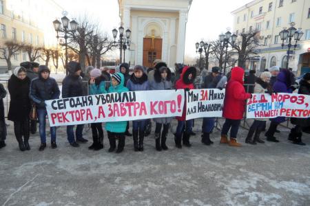 Республика Чувашия. Студенты ЧГСХА во время пресс-конференции Путина вышли с протестом
