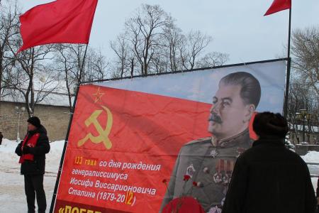 Псковские коммунисты провели пикет в честь дня рождения И.В. Сталина