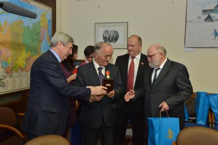 Г.А. Зюганов наградил группу художников