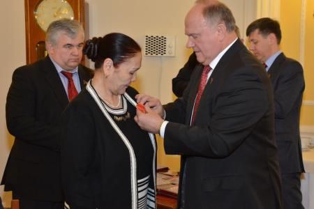 Г.А. Зюганов наградил группу коммунистов братских партий