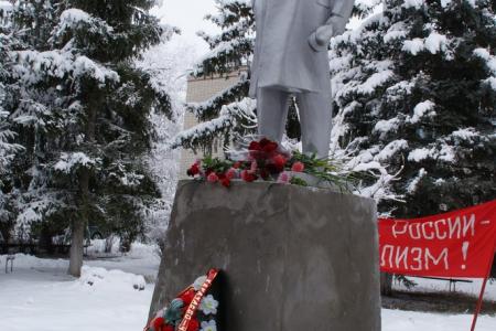 В ауле Новая Джегута Карачаево-Черкесской Республики в день 90-летия образования СССР открыт памятник Ленину
