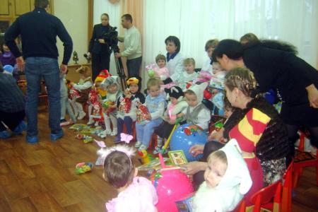 Депутат-коммунист А.В. Зуев принял участие в новогоднем утреннике в Пензенском доме ребенка