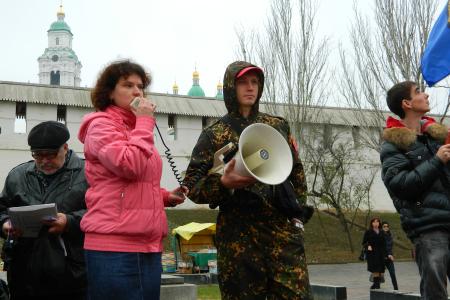 Астрахань. Коммунисты и комсомольцы вышли на митинг против закрытия морского университета