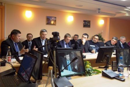 Как решить проблему безработицы. Алтайские депутаты-коммунисты приняли участие в круглом столе