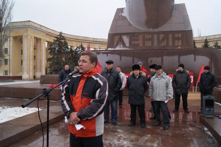 На 90-летие СССР волгоградские коммунисты провели автопробег и митинг