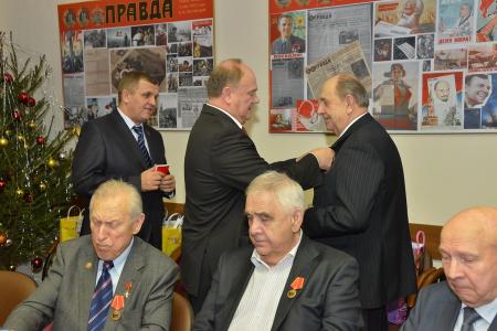 Они заложили экономический фундамент нашей страны. Г.А. Зюганов наградил группу руководителей народного хозяйства СССР