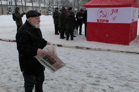 Псковские коммунисты провели пикет против платного образования