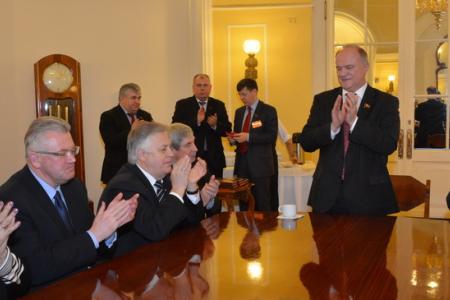 Г.А. Зюганов наградил группу коммунистов братских партий
