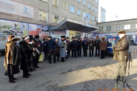 Тамбов. Цветы Великому Человеку