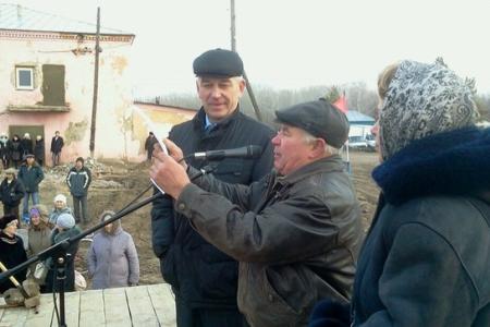 Оренбургская область. Коммунисты провели митинг против закрытия Кардаиловской участковой больницы Илекского района
