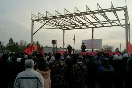 Оренбургская область. Коммунисты провели митинг против закрытия Кардаиловской участковой больницы Илекского района