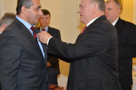Г.А. Зюганов наградил группу коммунистов братских партий