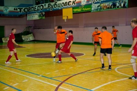 Алтайский край. Команда «КПРФ» одержала победу в нескольких матчах турнира по мини-футболу 