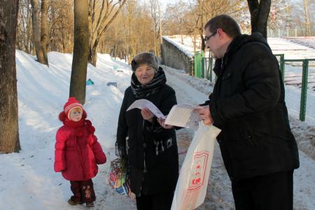 Псковские коммунисты совершили агитпроход по улицам города в честь 90-летия СССР