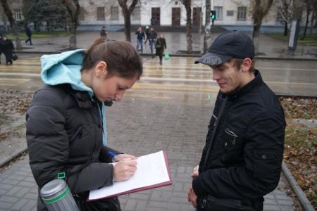 Волгоград. Коммунисты продолжают сбор подписей за отставку и.о. сити-менеджера Владимира Собакаря