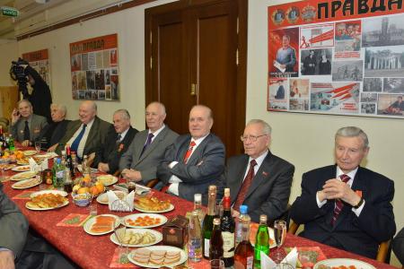 Они заложили экономический фундамент нашей страны. Г.А. Зюганов наградил группу руководителей народного хозяйства СССР