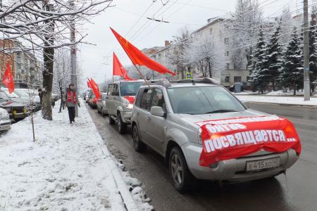 Калужские коммунисты провели автопробег в честь Сталинской Конституции
