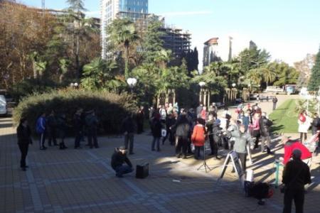 В Сочи в митинге против строительства ТЭС приняли участие около 200 человек