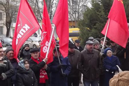 В Краснодаре прошел митинг против принятия правительственного закона об образовании