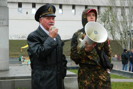 Астрахань. Коммунисты и комсомольцы вышли на митинг против закрытия морского университета