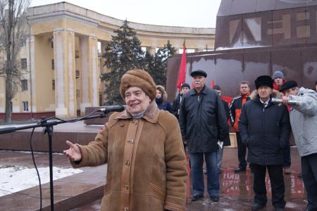 На 90-летие СССР волгоградские коммунисты провели автопробег и митинг