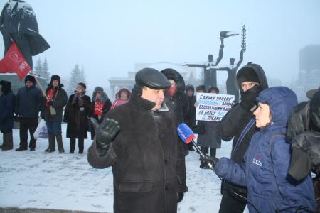 Жители Новосибирска в 30-градусный мороз провели пикет в защиту отечественного образования