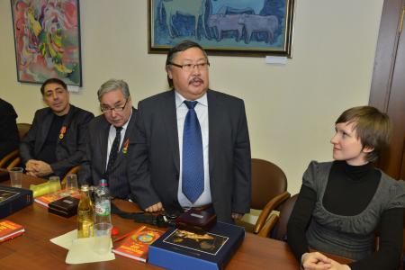 Г.А. Зюганов наградил группу художников