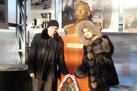 Оренбург. Коммунисты возложили цветы к бюсту И.В. Сталина
