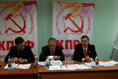 "Федеральный закон о митингах мягче нашего, регионального". В Татарстане прошла пресс-конференция депутатов-коммунистов