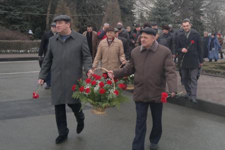 Ставропольские коммунисты возложили цветы к памятнику В. И. Ленину