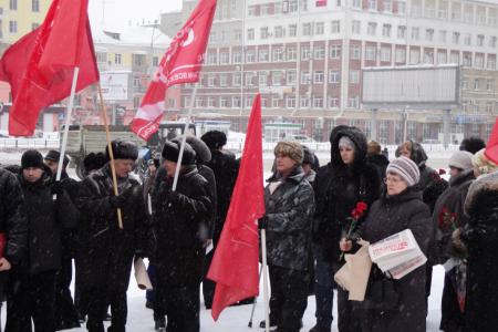 21 января барнаульские коммунисты провели митинг и возложили цветы к памятникам Ленину
