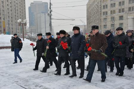 В Москве коммунисты возложили цветы к памятнику В.И. Ленину
