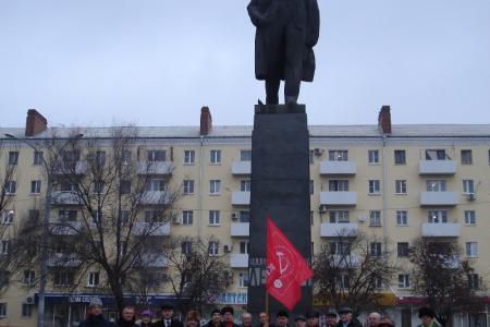 В Ростове-на-Дону коммунисты возложили цветы к памятнику В.И. Ленину