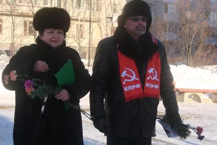 Коммунисты Магадана почтили память вождя мирового пролетариата и прочли стихи «Портрет Ильича» возле его памятника
