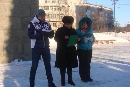 Коммунисты Магадана почтили память вождя мирового пролетариата и прочли стихи «Портрет Ильича» возле его памятника
