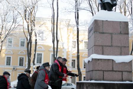 Коммунисты посетили ленинские места Пскова 