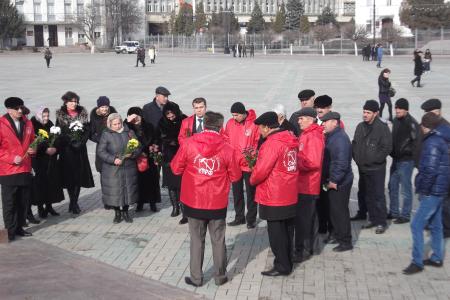 Махачкала. Коммунисты вместе с горожанами отдали дань уважения памяти основателю СССР и Российской Федерации