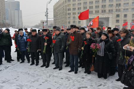 В Москве коммунисты возложили цветы к памятнику В.И. Ленину