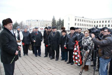 Видео. Памяти Ленина коммунисты столицы Карачаево-Черкесии посвятили пленум Черкесского городского комитета КПРФ и возложение цветов к памятнику вождю мирового пролетариата